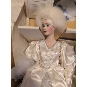 VTG Franklin Mint 1988 Heirloom Snow Queen Masquerade Porcelain Doll
